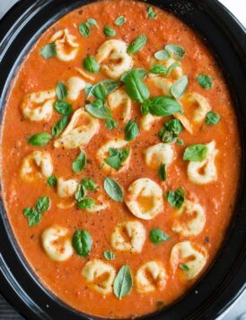 Slow Cooker Tomato Basil Tortellini Soup