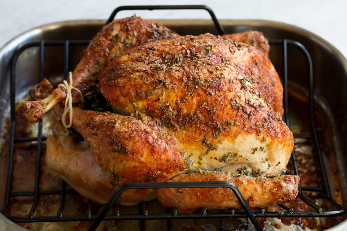 Baked turkey in a roasting pan.