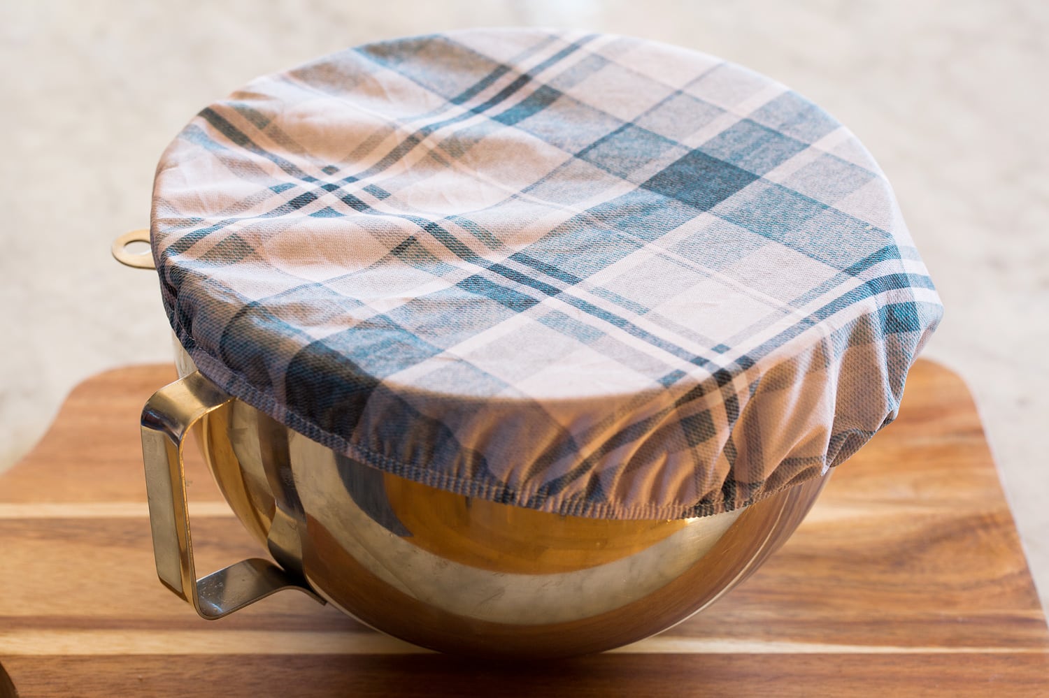 Mixing bowl with cover over top.