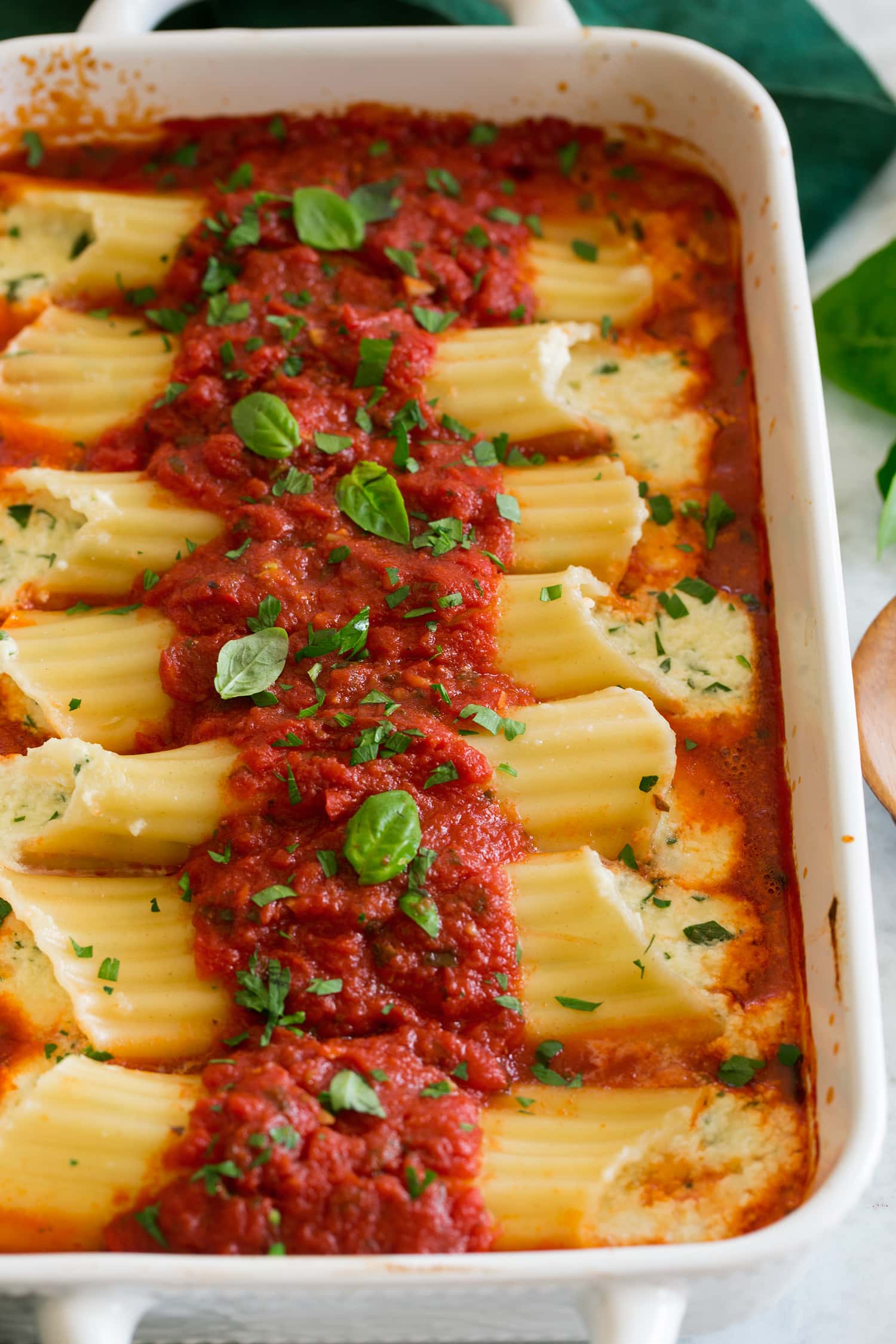 Close up photo of Italian stuffed manicotti pasta.