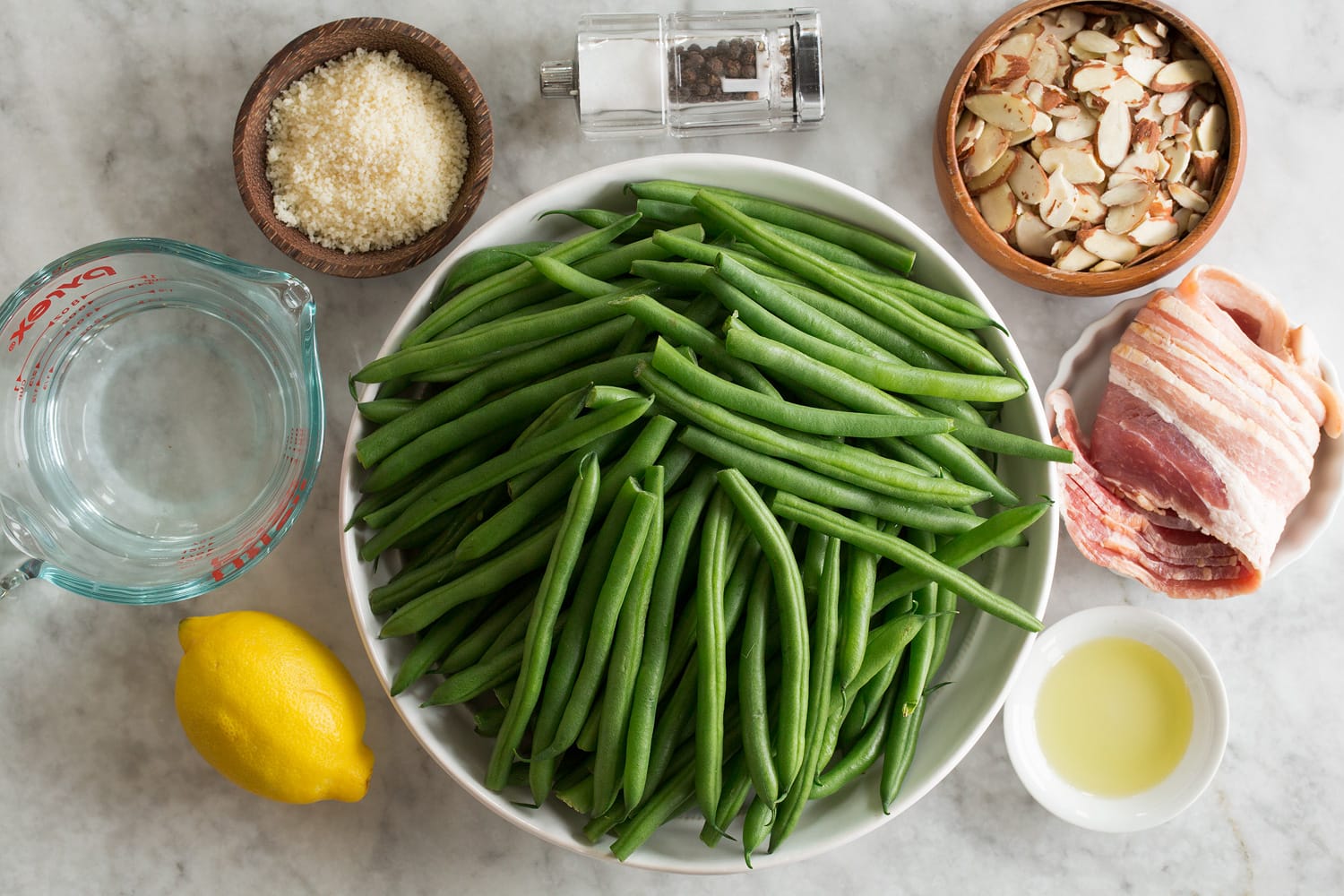 Ingredients needed to make green bean almondine.